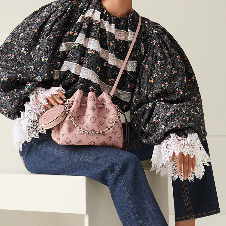 LOUIS VUITTON Bella messenger bag