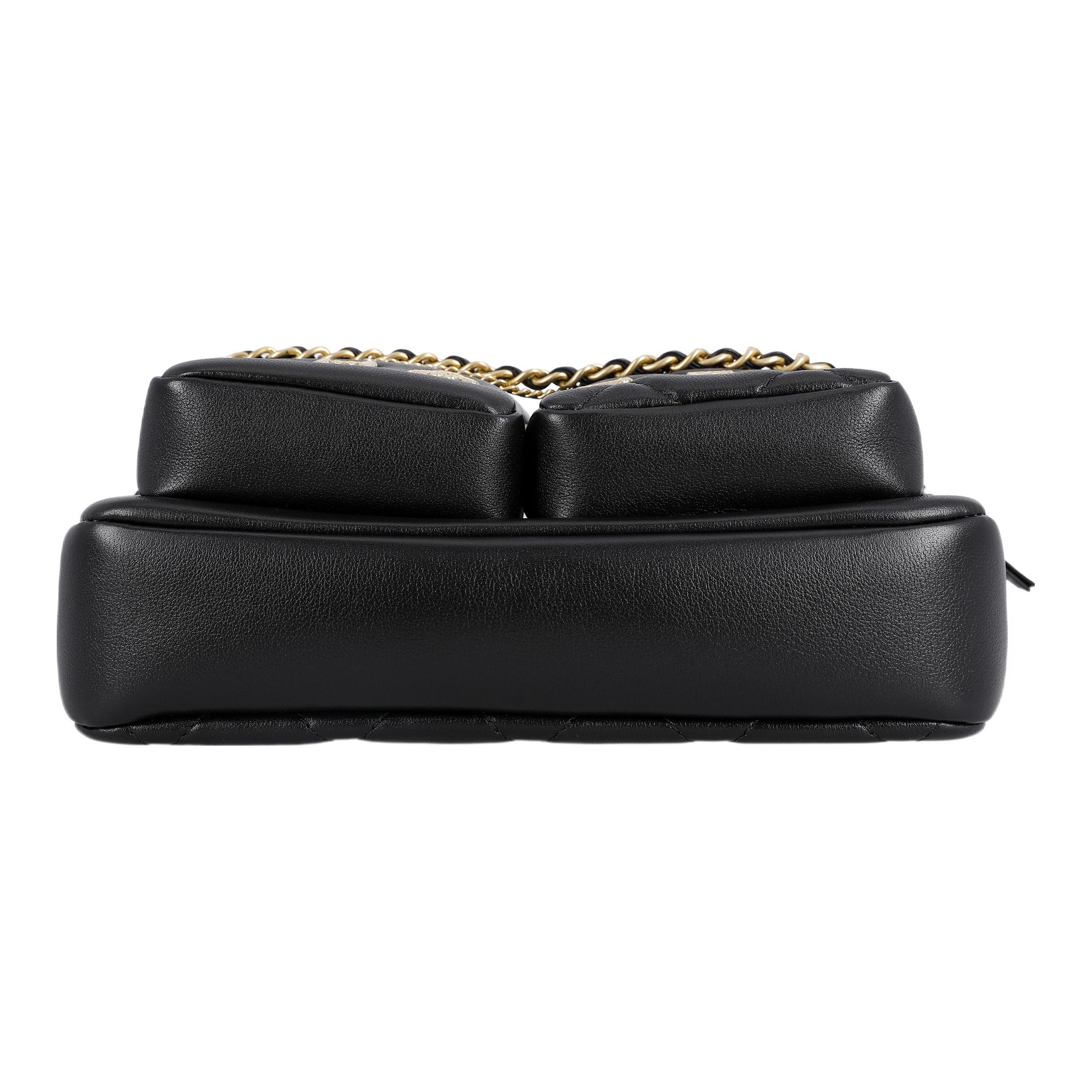 CHANEL 22c early spring messenger bag