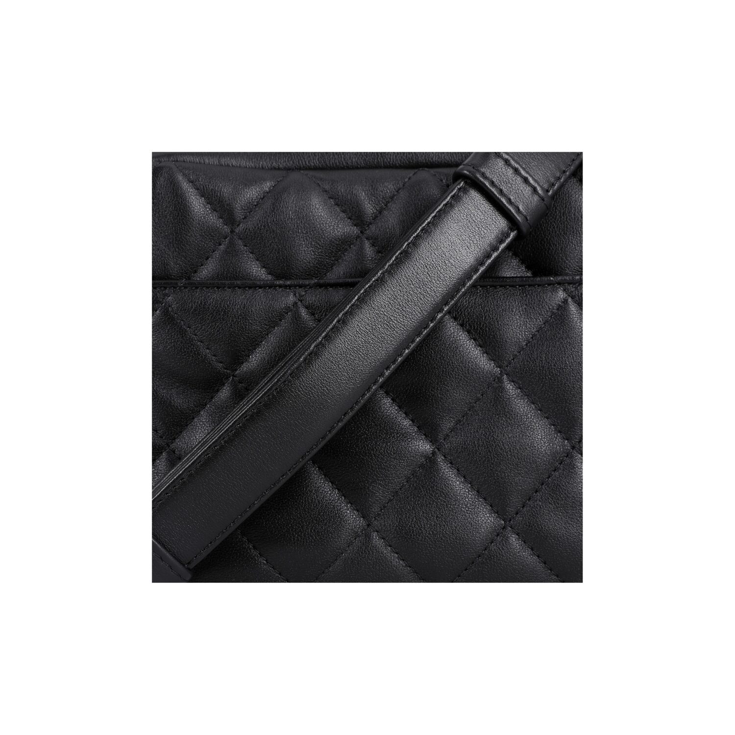 CHANEL 22c early spring messenger bag
