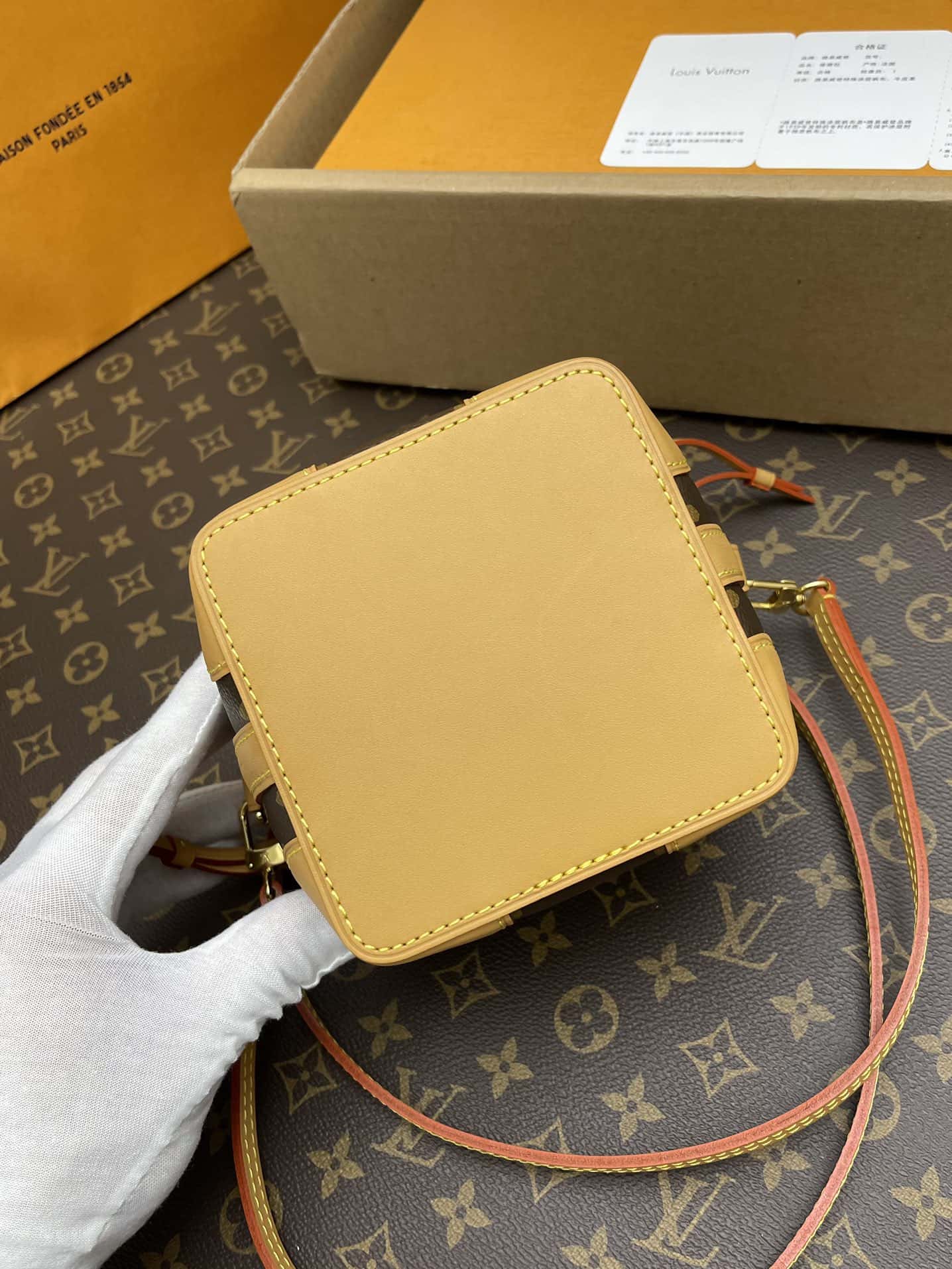 Louis Vuitton LV NOÉwallet bag