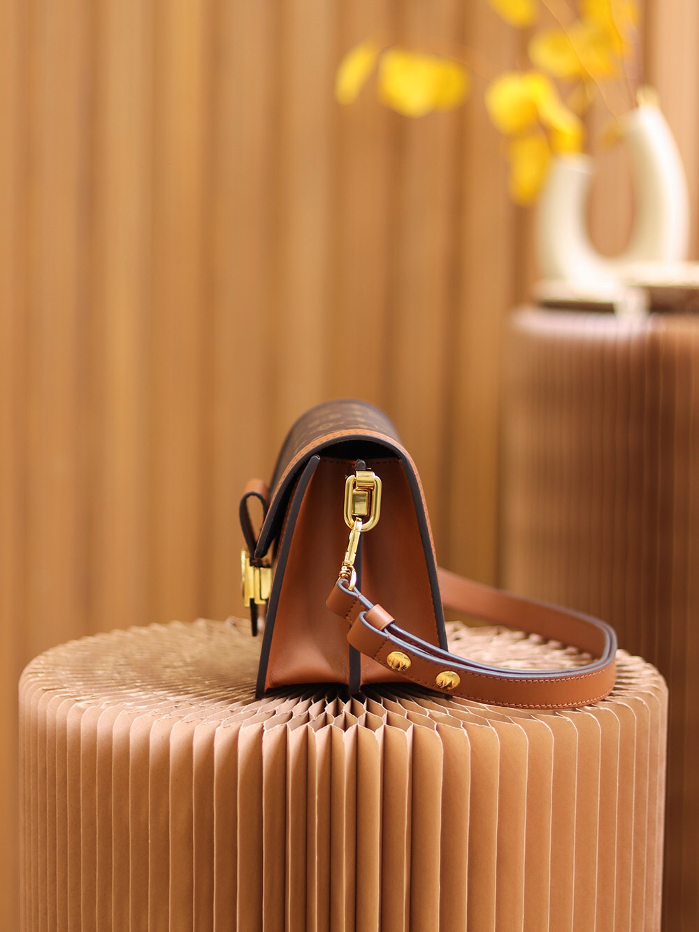 Louis Vuitton Classic Women's Shoulder Bag Brown Mini Chain Bag